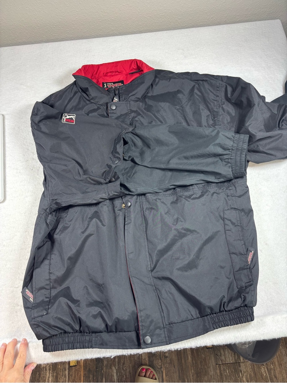 PGA TOUR XL Black & Red Convertible Windbreaker Jacket – Detachable Sleeves - Picture 11 of 12